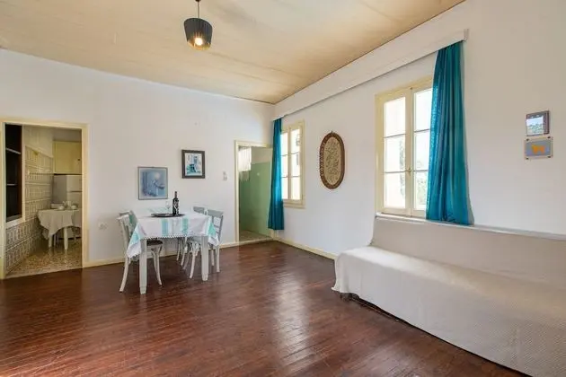 Traditional Apart Daire, Deniz Manzaralı