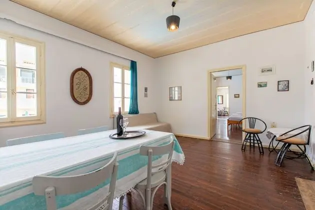 Traditional Apart Daire, Deniz Manzaralı