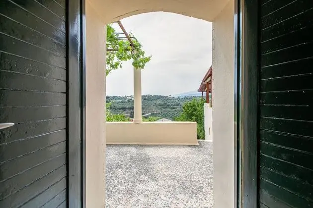 Traditional Apart Daire, Deniz Manzaralı