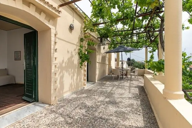Traditional Apart Daire, Deniz Manzaralı