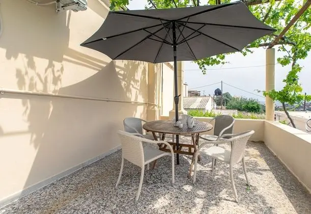 Traditional Apart Daire, Deniz Manzaralı