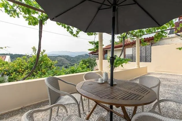 Traditional Apart Daire, Deniz Manzaralı