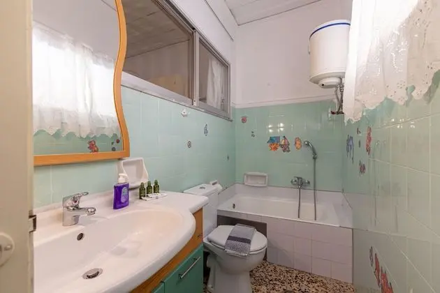 Traditional Apart Daire, Deniz Manzaralı