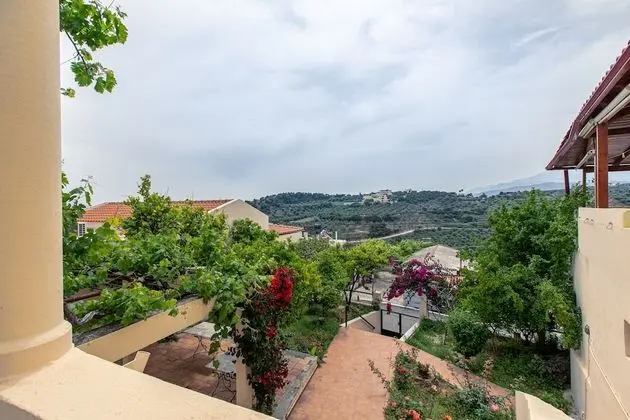 Traditional Apart Daire, Deniz Manzaralı
