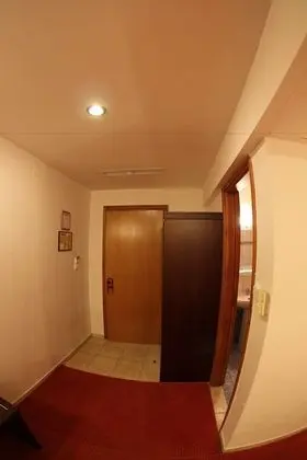 Tek Kişilik Oda, Havuz Manzaralı