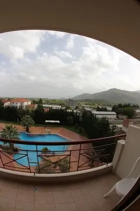 Üç Kişilik Oda, Havuz Manzaralı