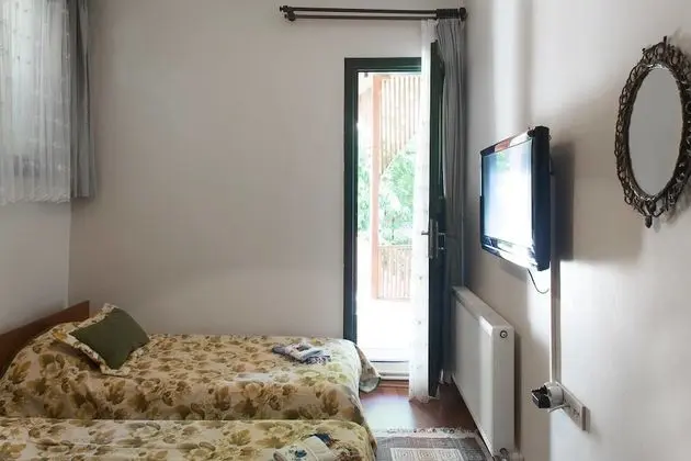 Double or Twin Room (Shared Balcony)