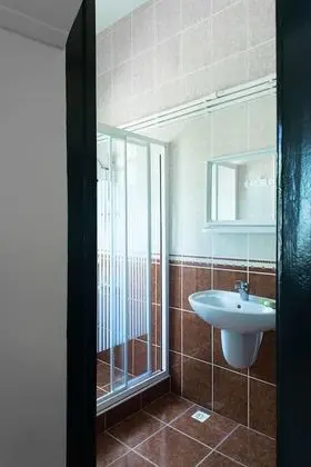 Double or Twin Room (Shared Balcony)