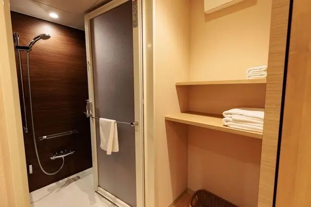 Signature Tek Büyük Yataklı Oda, Sigara İçilmez (with Sofa)