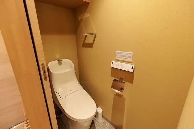 Signature Tek Büyük Yataklı Oda, Sigara İçilmez (with Sofa)