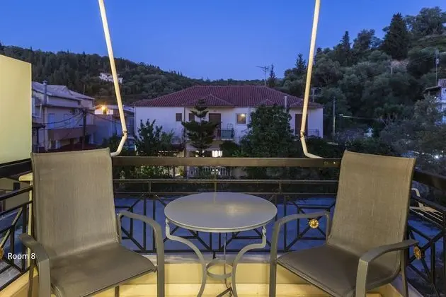 Standard Üç Kişilik Oda, Balkon, Tepe Manzaralı (4)