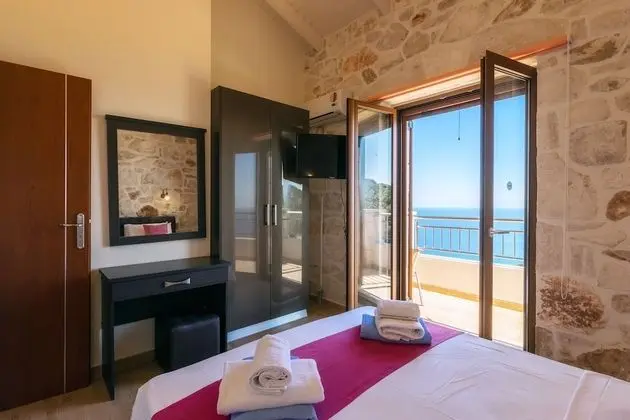Villa, 3 Yatak Odası, Havuz Manzaralı