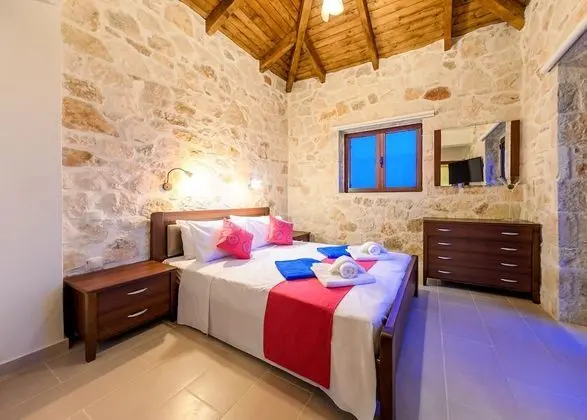 Traditional Villa, 3 Yatak Odası, Havuz Manzaralı