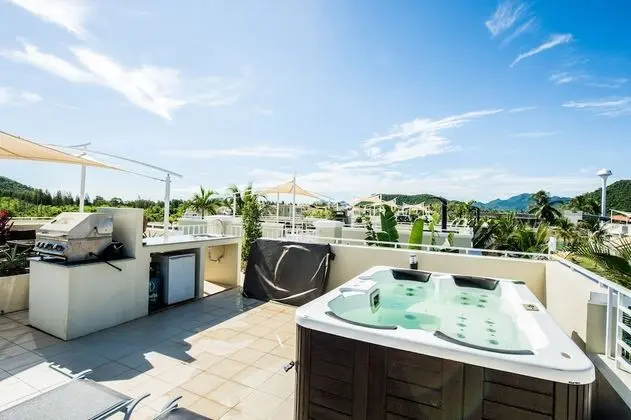 Deluxe Poolside Villa 2 Bedrooms