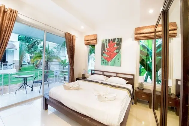Executive Poolside Villa 2 Bedrooms