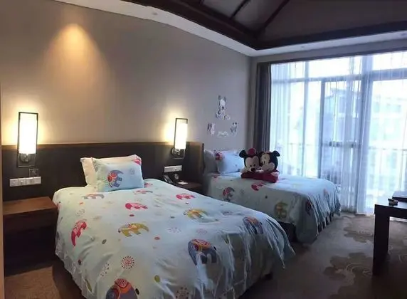 Family Oda, Bahçe Manzaralı