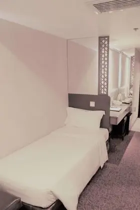 Üç Kişilik Oda