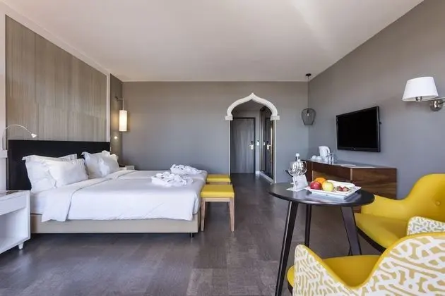 Tek Büyük veya İki Ayrı Yataklı Oda, Deniz Manzaralı