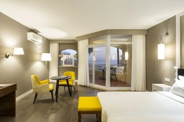 Tek Büyük veya İki Ayrı Yataklı Oda, Deniz Manzaralı