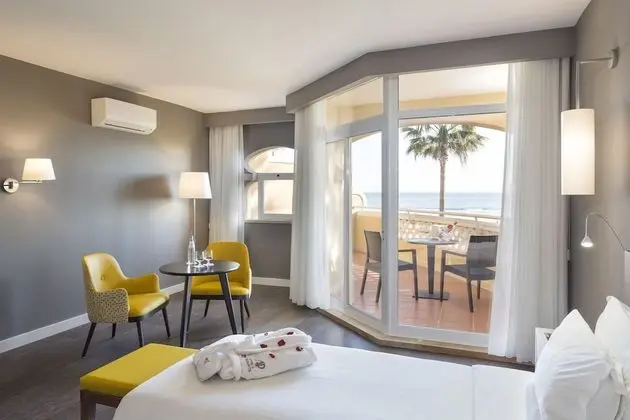 Tek Büyük veya İki Ayrı Yataklı Oda, Deniz Manzaralı