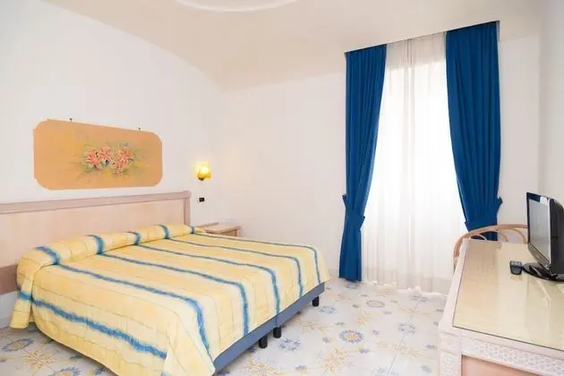 Comfort Tek Büyük veya İki Ayrı Yataklı Oda