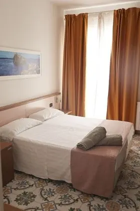 Standard Tek Büyük veya İki Ayrı Yataklı Oda, Balkon