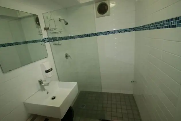 Tek Büyük Yataklı Oda, Ortak Banyo