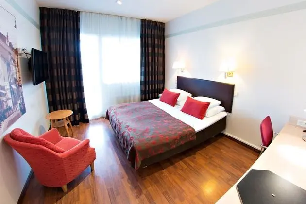 Economy Queen Room