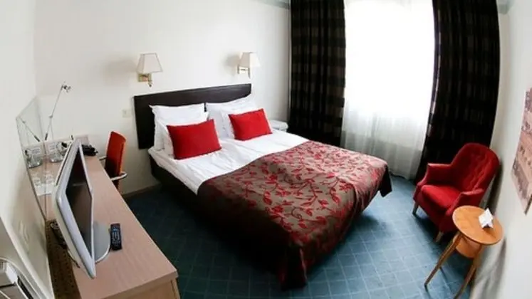 Economy Queen Room