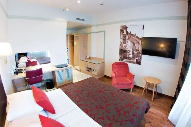 Economy Queen Room