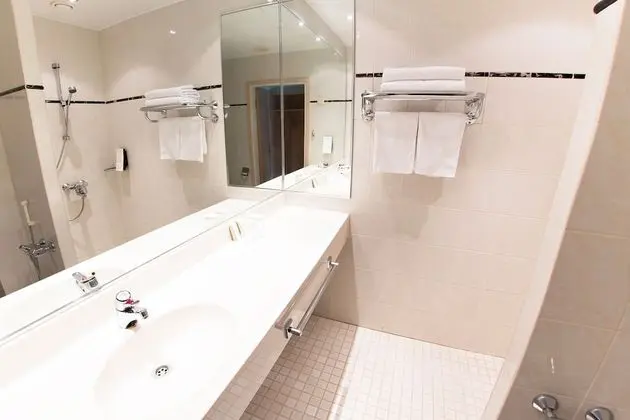 Economy Queen Room