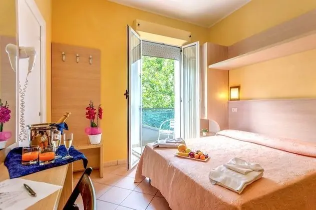Standard Tek Büyük veya İki Ayrı Yataklı Oda, Balkon