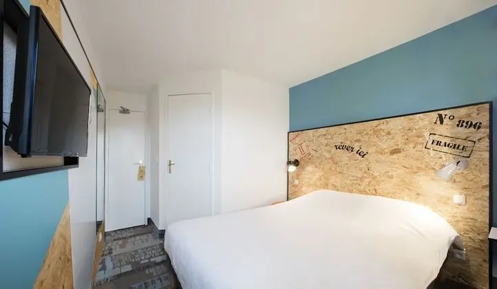 Bir adet Çift Kişilik Yataklı