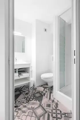 Bir adet Çift Kişilik Yataklı