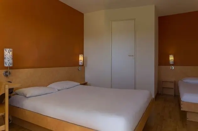 Üç Kişilik Oda