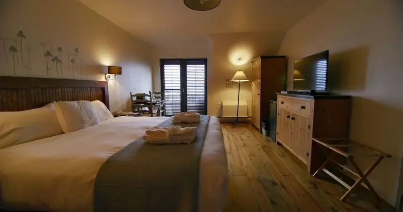 Superior Oda, 1 Büyük (Queen) Boy Yatak, Kısmi Göl Manzaralı