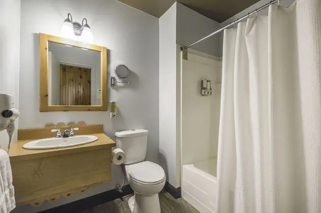 Superior Oda, 2 Büyük (Queen) Boy Yatak, Kısmi Göl Manzaralı