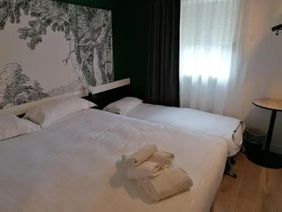Üç Kişilik Oda