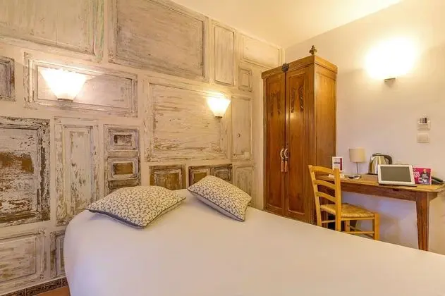 Traditional Tek Büyük Yataklı Oda