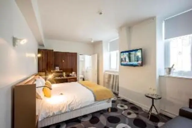 JUNIOR SUITE