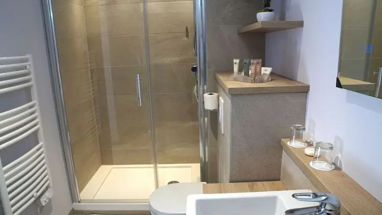 Büyük Yataklı Tek Kişilik Oda