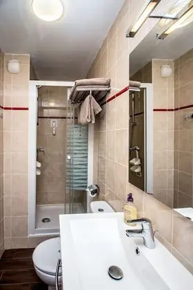 Comfort Tek Büyük Yataklı Oda