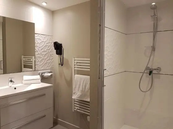 Comfort Tek Büyük Yataklı Oda (Hotel)