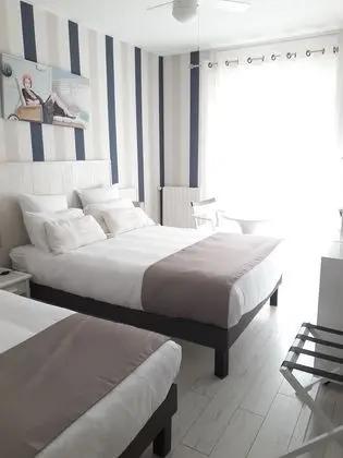 Üç Kişilik Oda, Deniz Manzaralı
