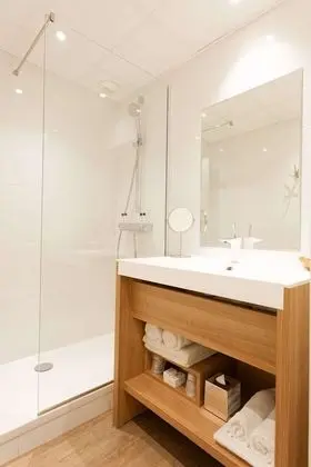 Standard Üç Kişilik Oda, Avlu Manzaralı