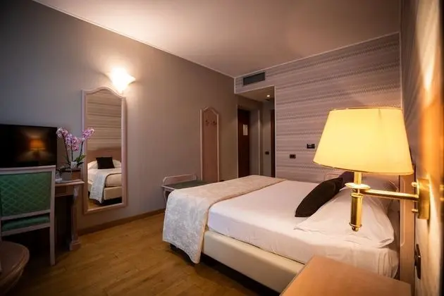 Deluxe Dört Kişilik Oda