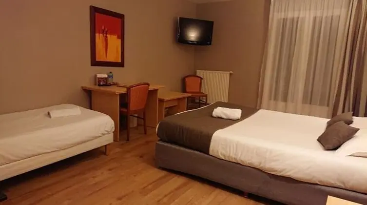 Üç Kişilik Oda