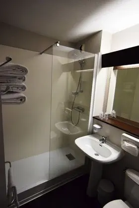 Standard Tek Büyük veya İki Ayrı Yataklı Oda