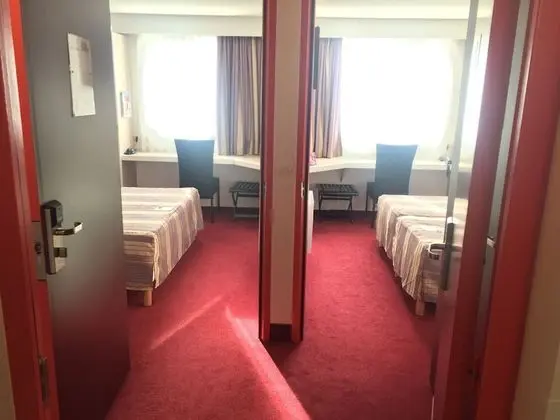 Dört Kişilik Oda, Bağlantılı Odalar