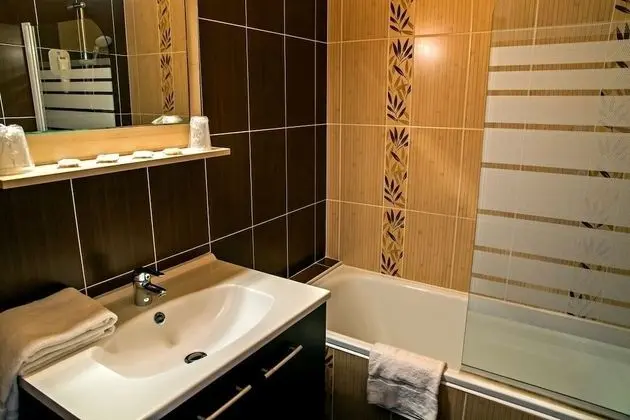 Quadruple Room 1 double bed and 2 single beds